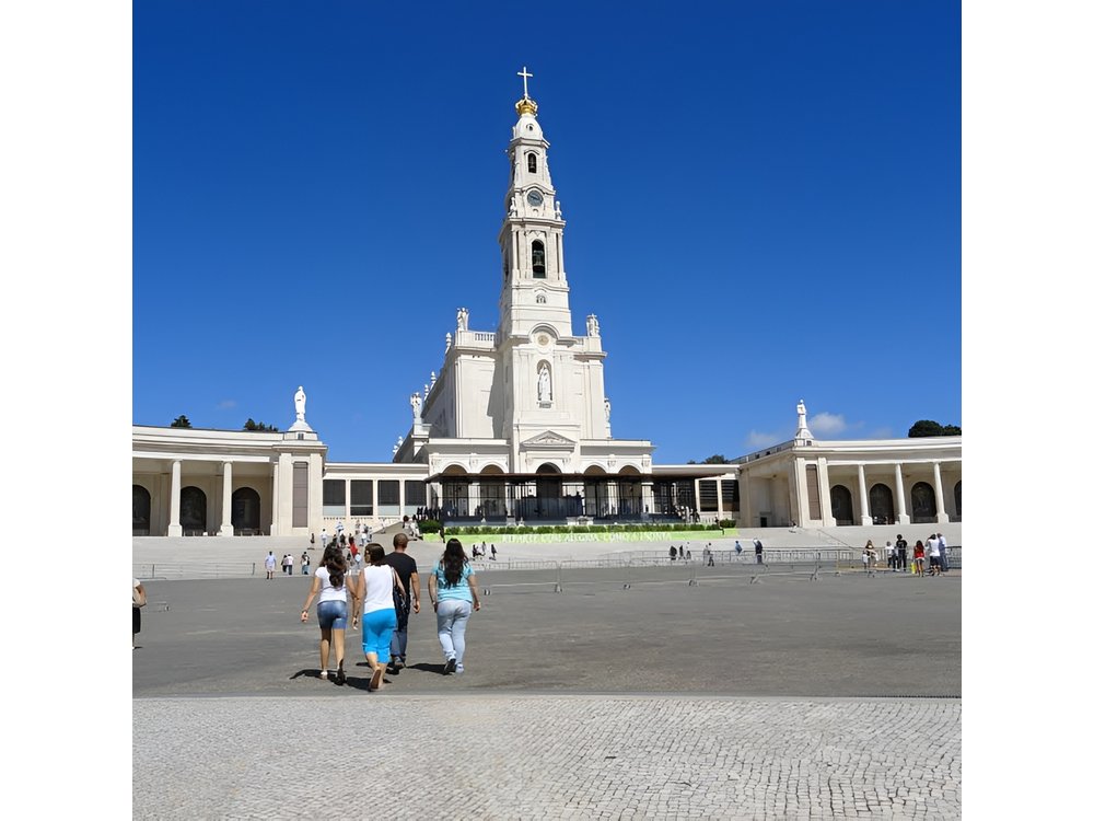 Fátima, Nazaré and Óbidos Small Group Tour from Lisbon