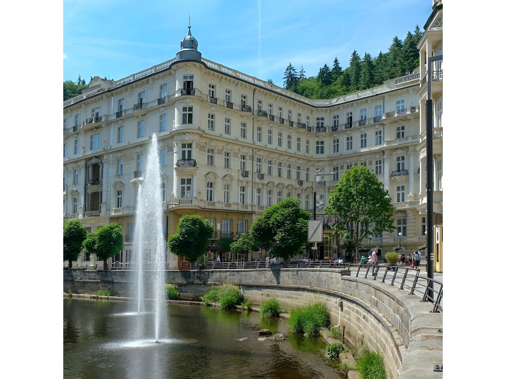 Private Karlovy Vary trip from Prague with glassworks All-Incl.