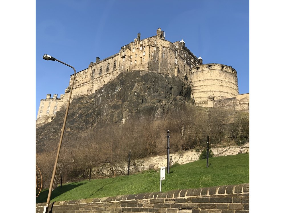 Edinburgh Full-Day Guided Private Tour in a Premium Minivan