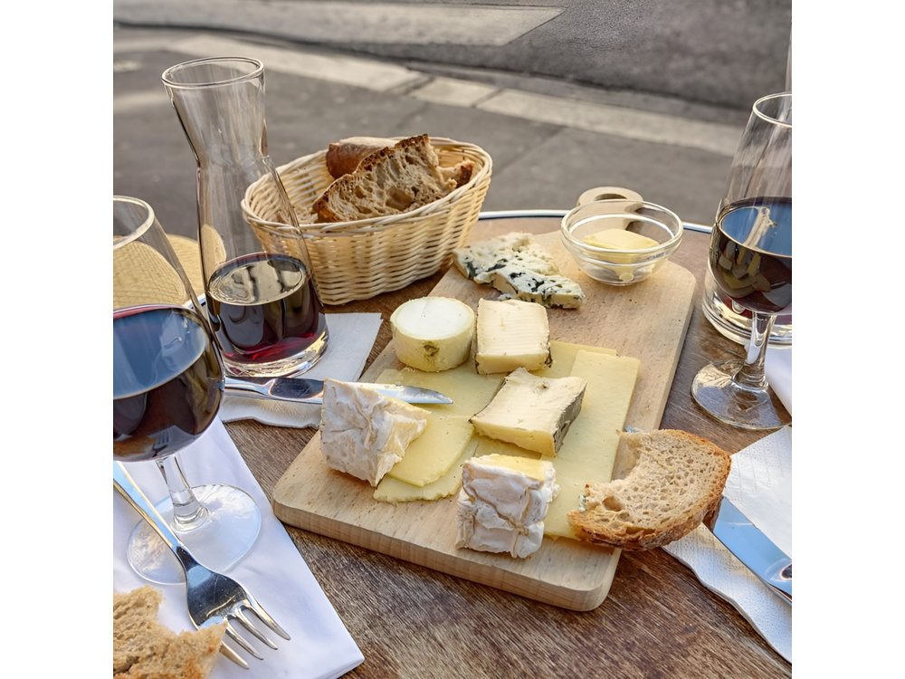 Paris Le Marais Historical Walking Tour with Wine and Cheese Tasting