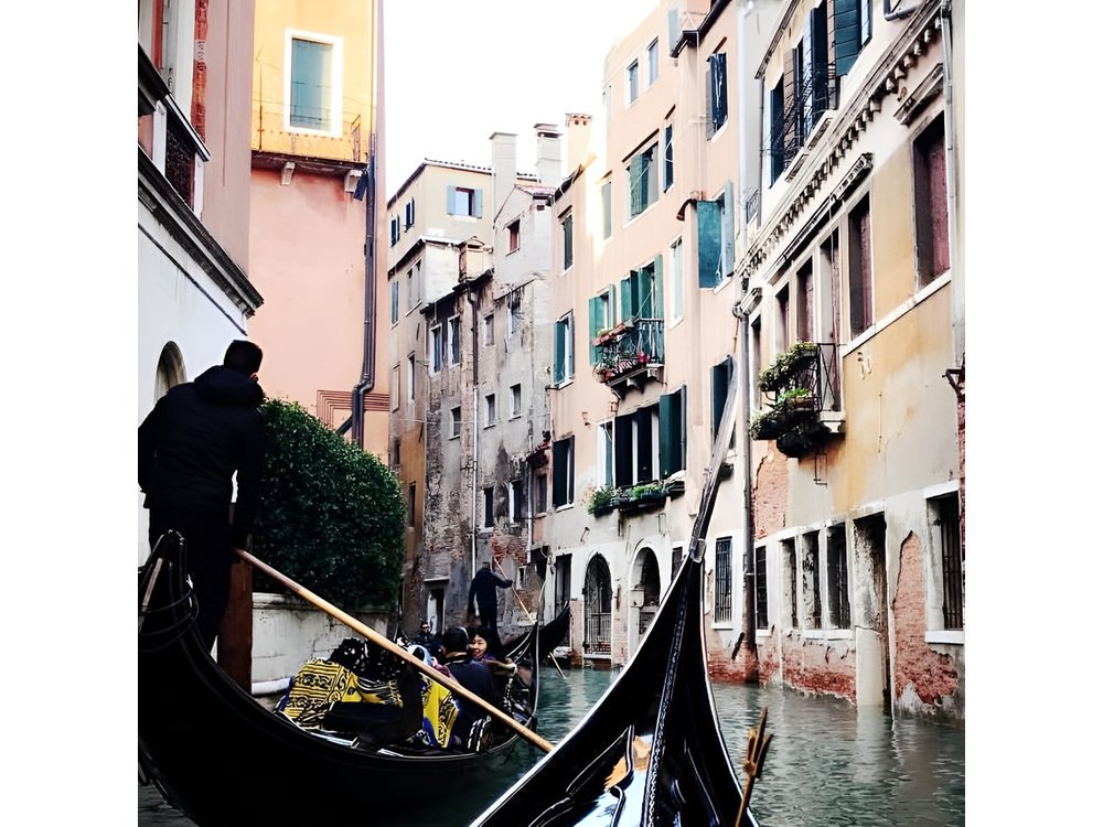 Switzerland, Italy, France 7-Day Taste of Europe Trip from Paris