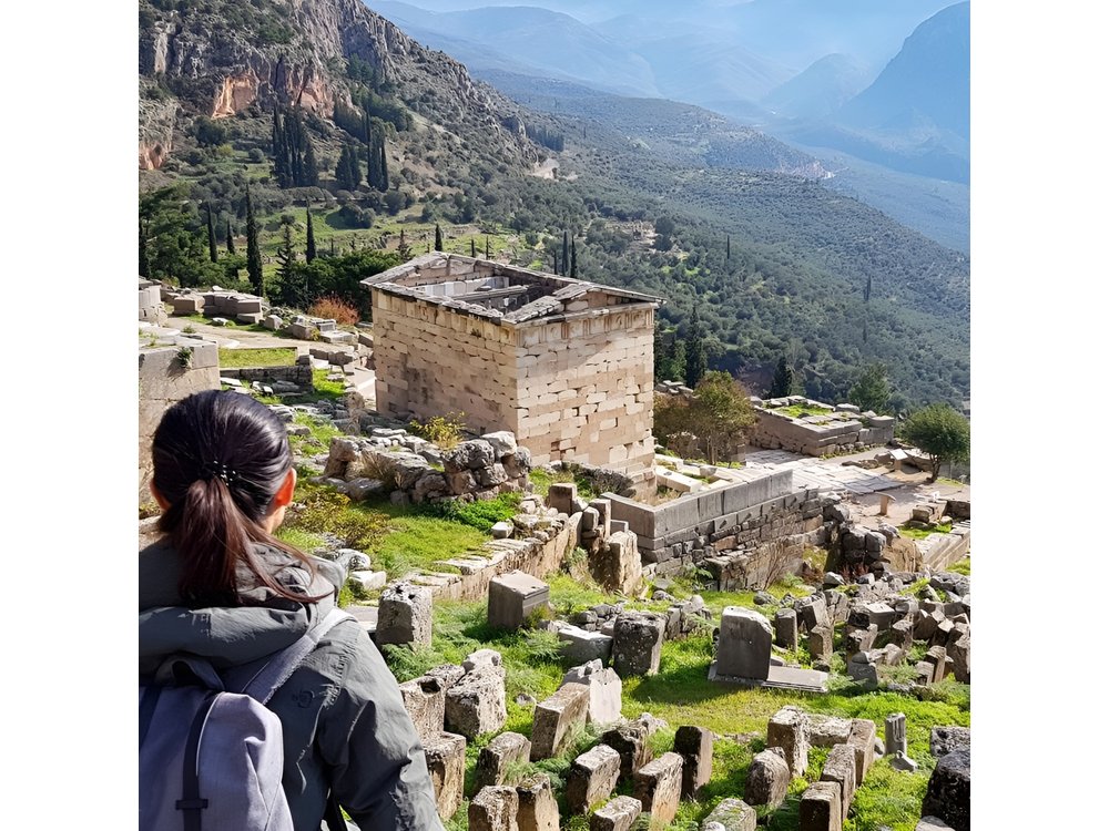 Delphi Day Trip from Athens with Spanish-Speaking Guide