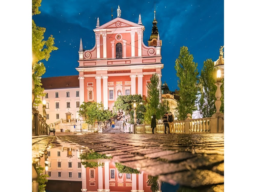 Private city tour of Ljubljana. 4 hours with a friendly and fun local guide.