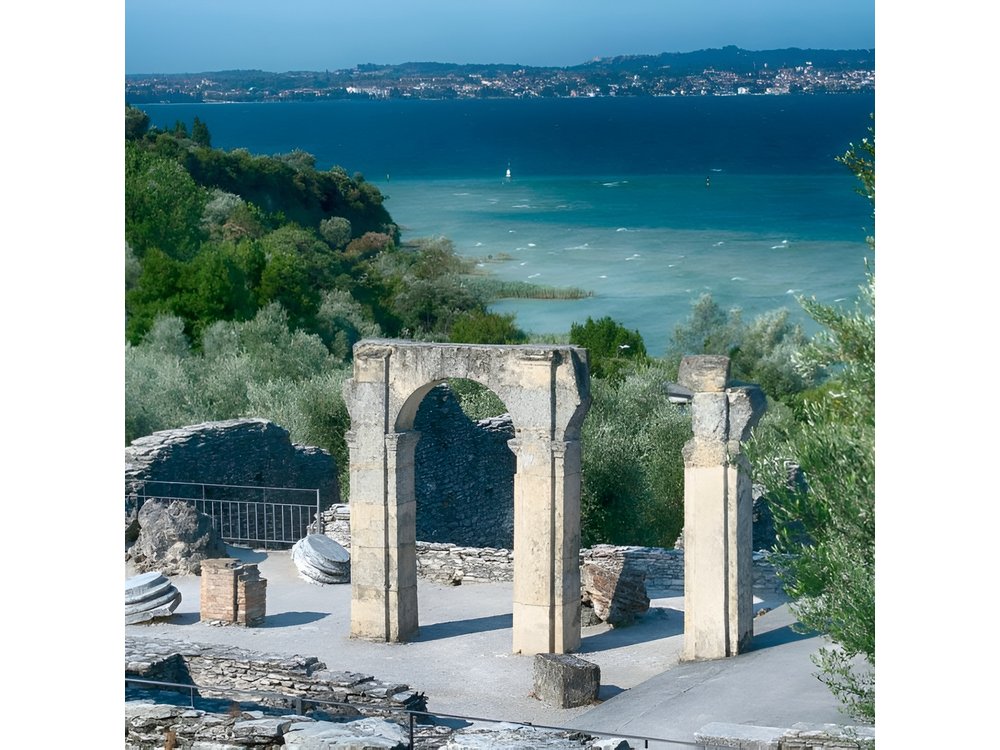 Sirmione & Verona, Lake Garda, private tour from Milan, by car.