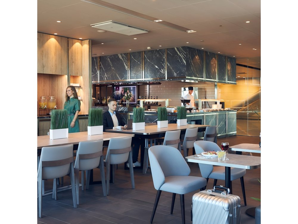 Helsinki-Vantaa Airport Plaza Premium Lounge