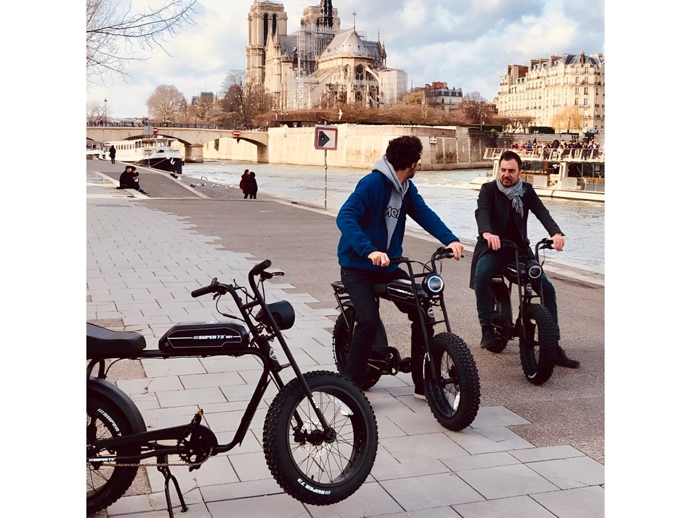 Private Paris electric bike tour with video