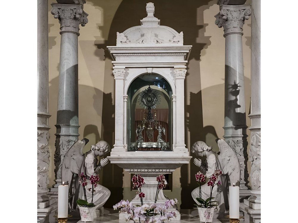 The Eucharistic Miracle & the Holy Face Private Tour from Rome