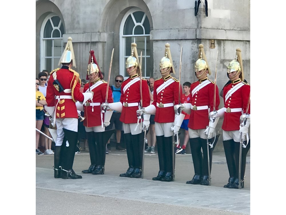 Private London Highlights Tour with Experienced Guide in Taxi