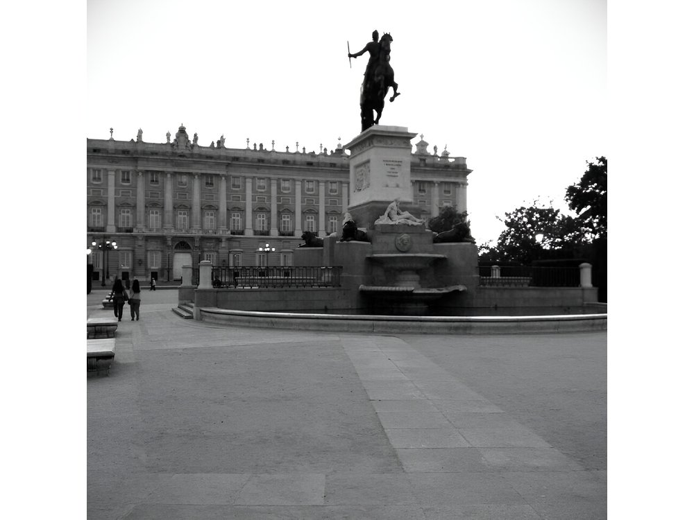 Surfing Madrid: From the Palace to the Tavern Private Tour