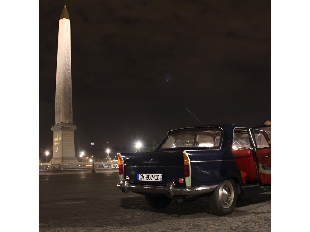 Visit Paris in a vintage car