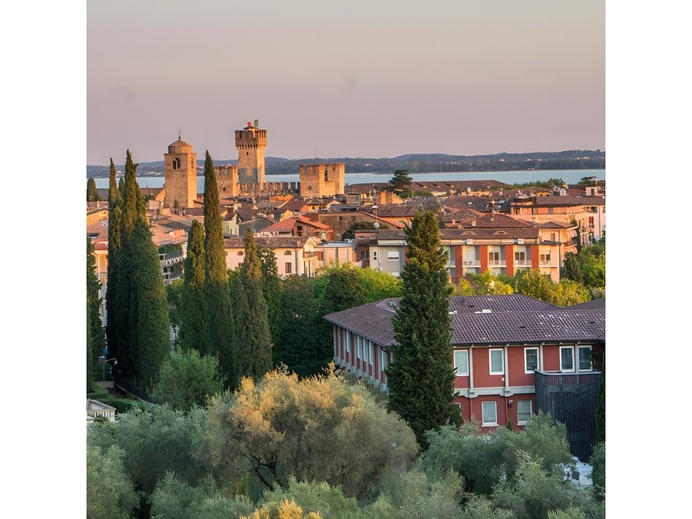 City Escape: Lake Garda Private Day Trip from Verona