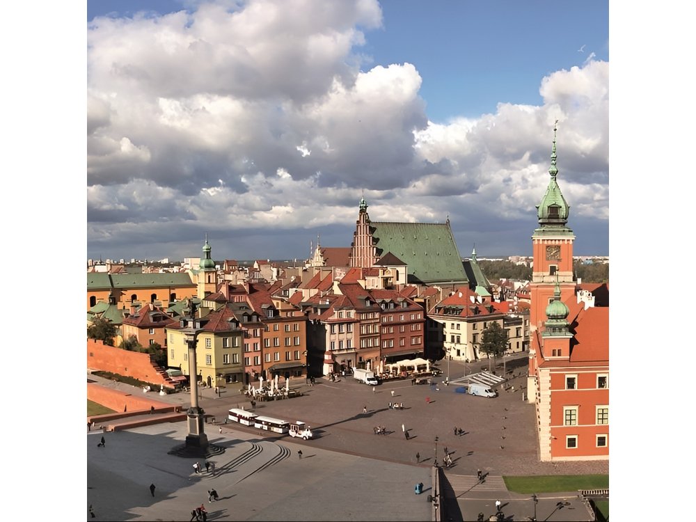 Walk through the Warsaw Old and New Town: like Phoenix from the ashes