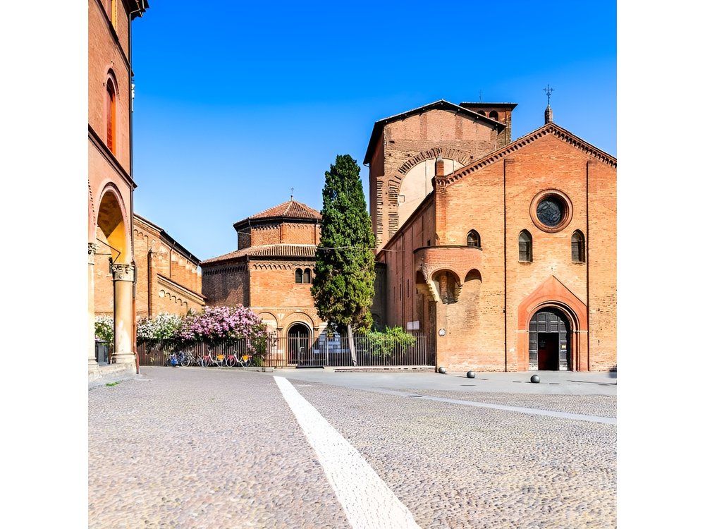 Walking tour unveiling Bologna