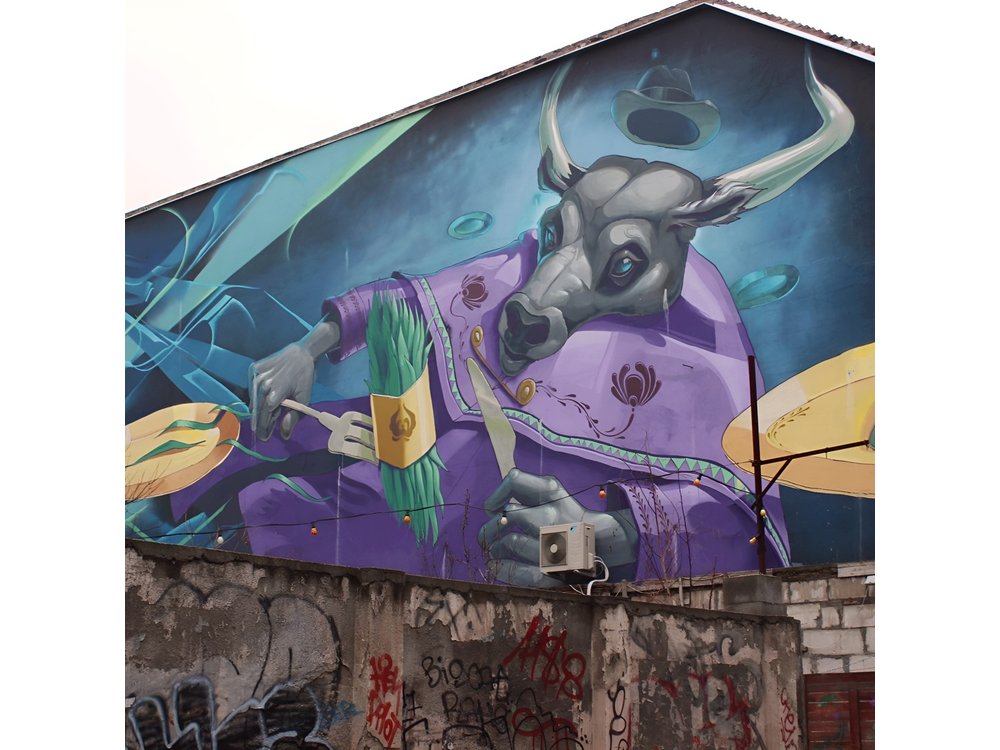 Budapest Urban Art - Private Street Art Tour with a Drink in a Ruin Bar