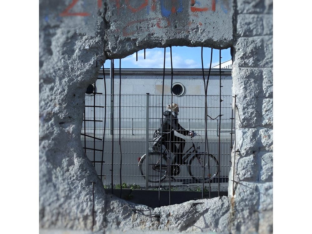 Explore The Berlin Wall: Cold War Berlin and Behind the Berlin Wall