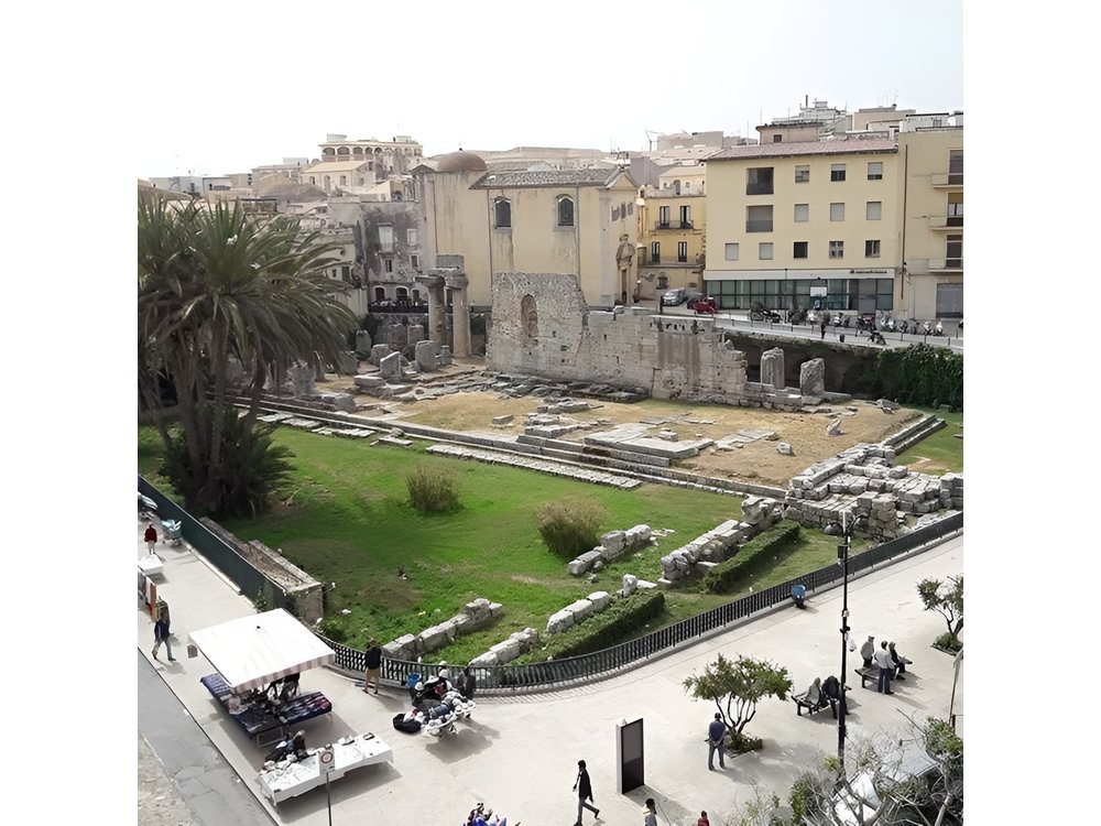 2 Hours Calessino/ Tuk tuk Tour to Syracuse and Ortigia Island