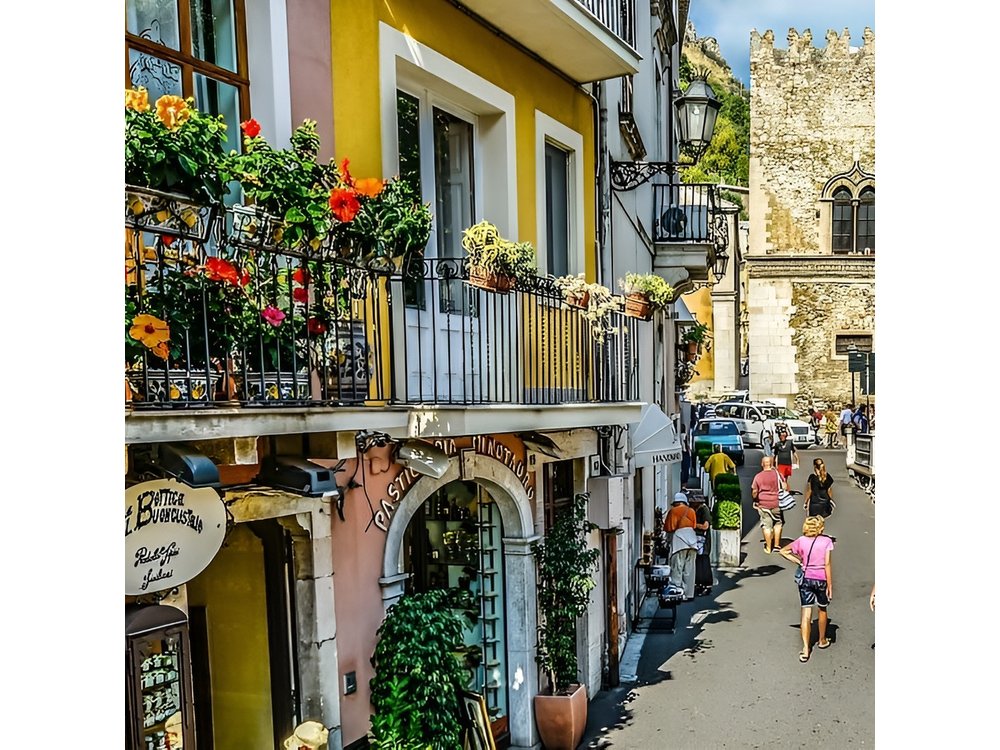 Taormina and Castelmola private and guided tour with Arancino