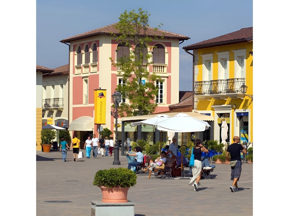Serravalle Outlet shopping, private tour from Milan, by car.