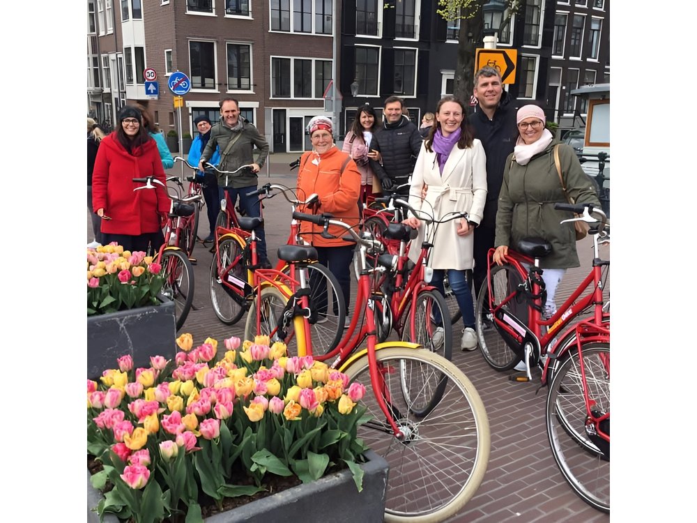 Amsterdam: Bike Rental & free Self Guided bike tour EN/FR/DE/ES