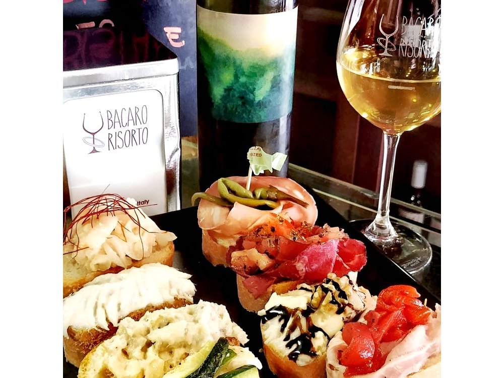 Brunetti's Venice: A Culinary Journey Through Leon's Mysteries