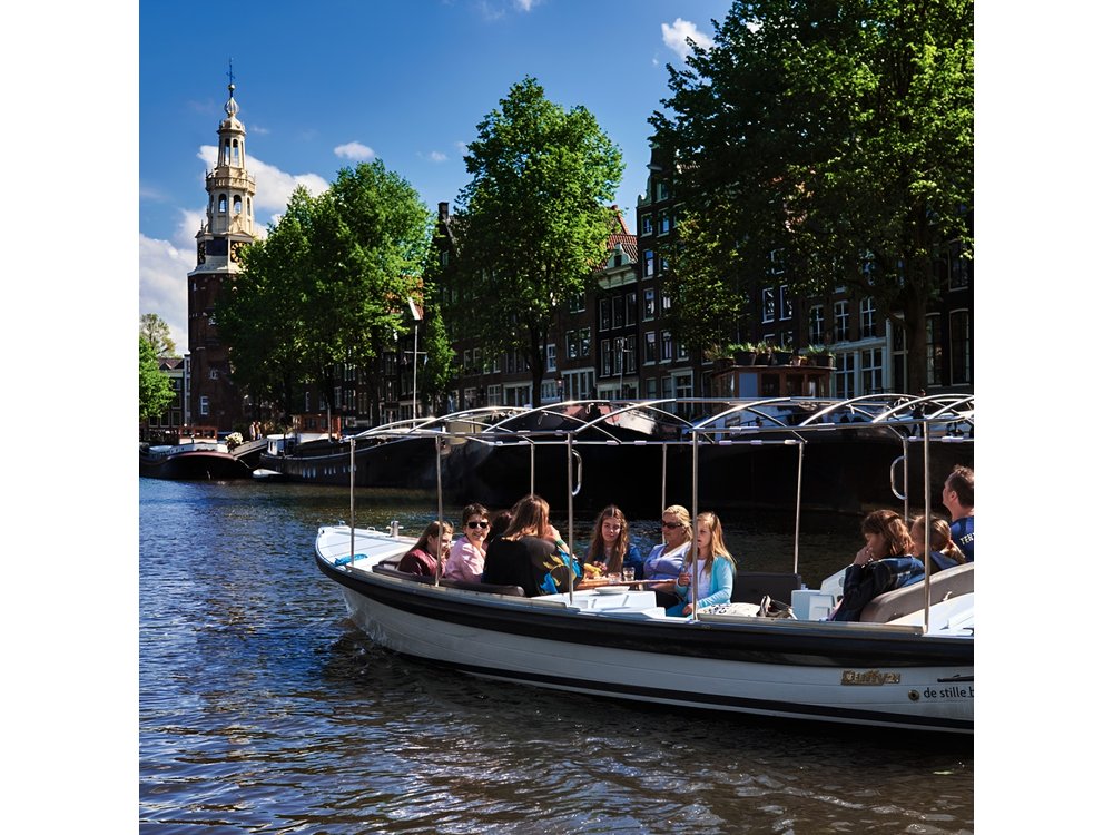 Amsterdam: 60-Minute Guided Private Canal Cruise with Drinks