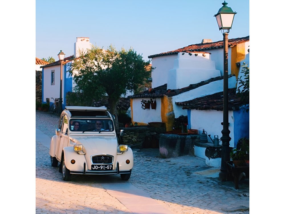 Lisbon Countryside Food Tour on a Vintage Car
