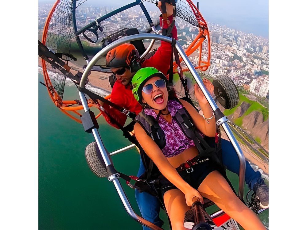 Paragliding in Lima - Costa Verde