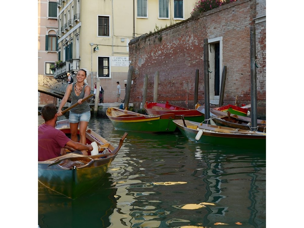 Learn to Row in the Venice Canals