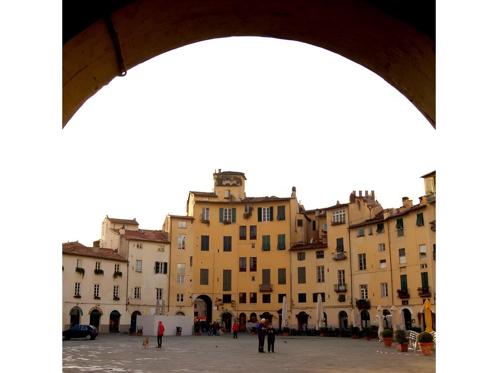 Private Guided Tour of Lucca by E-bike or City bike