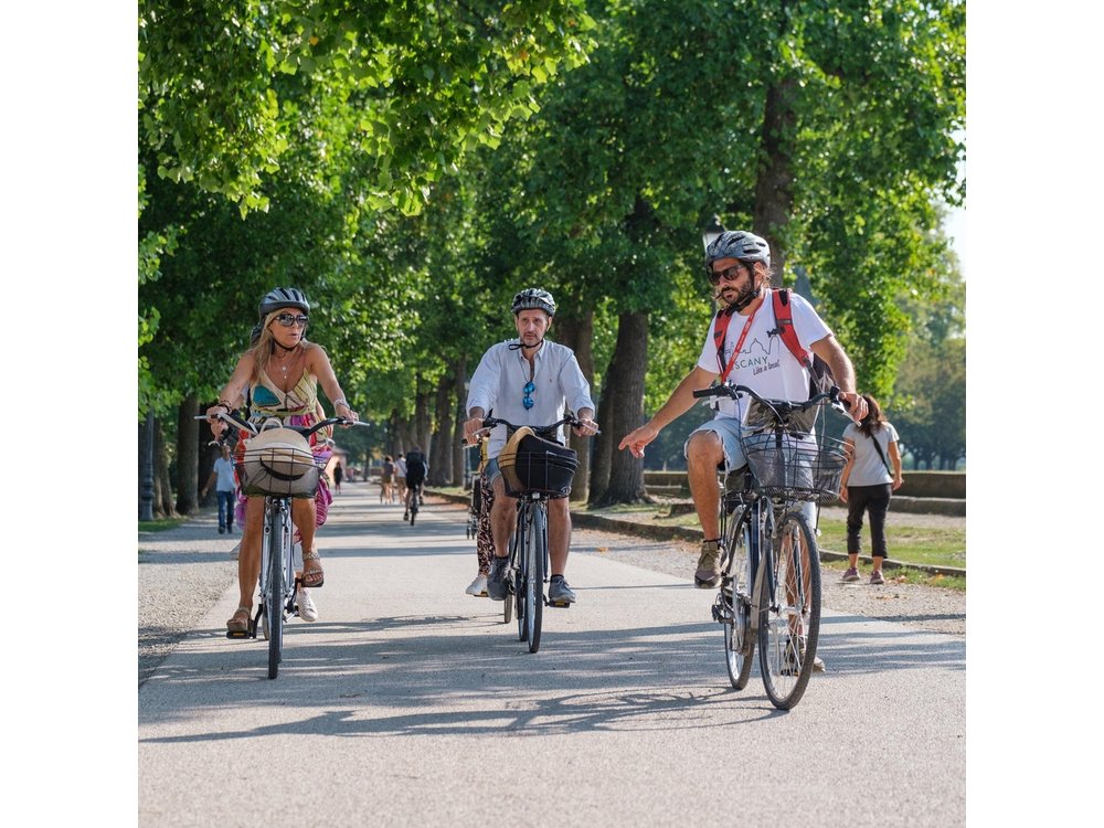 Lucca Bikes and Bites with food tastings for Small Groups or Private