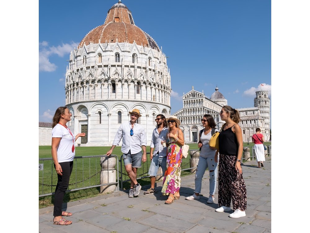 Pisa Sights and Bites Tour with Food Tastings for Small Groups or Private