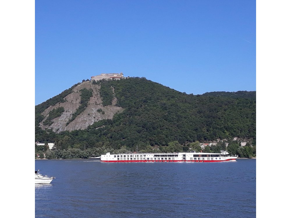 Budapest Danube Bend Full Day Tour with Lunch