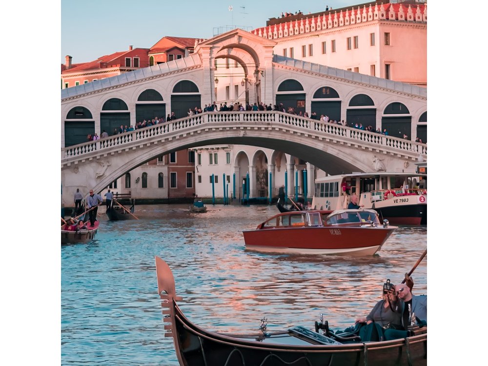 Private Secret Venice Tour; Rialto Market, San Polo & Food and Wine tasting