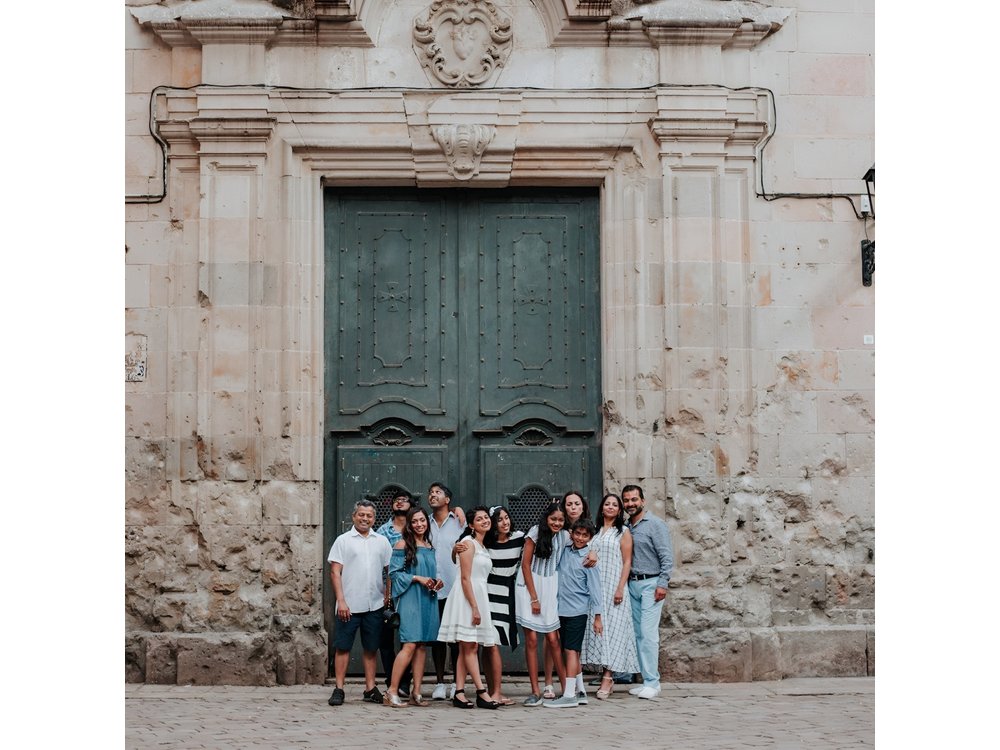 Private Vacation Photography Session with Local Photographer in Barcelona