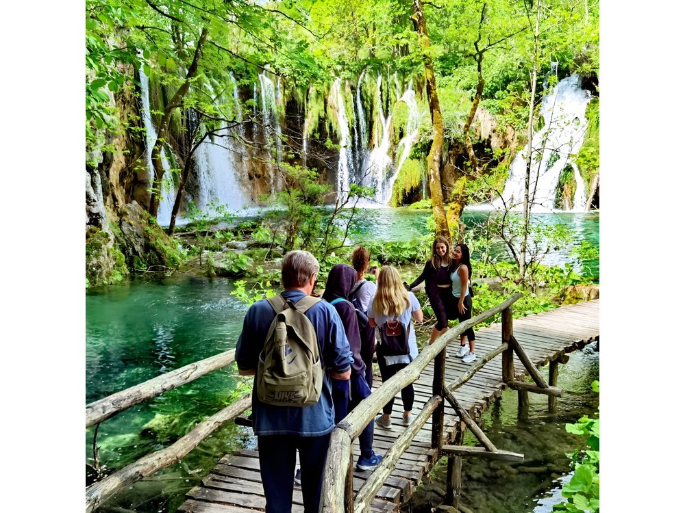 Plitvice Lakes Economy Group Tour from Split or Trogir