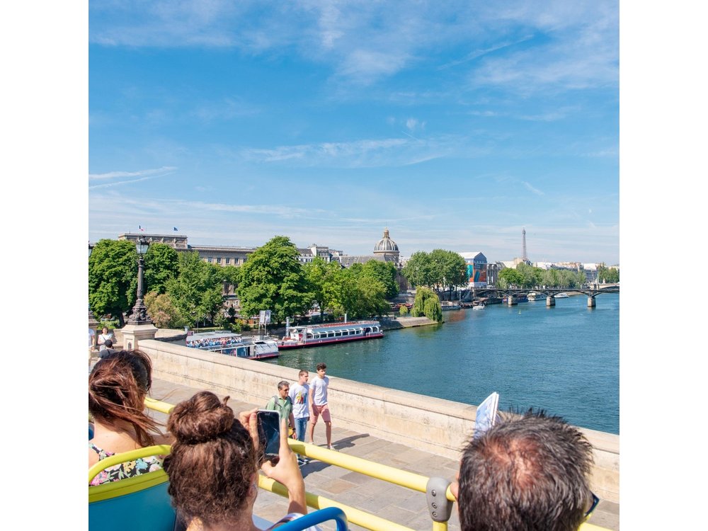 Paris Tootbus Must See Hop-on Hop-off Bus Tour with Seine River Cruise