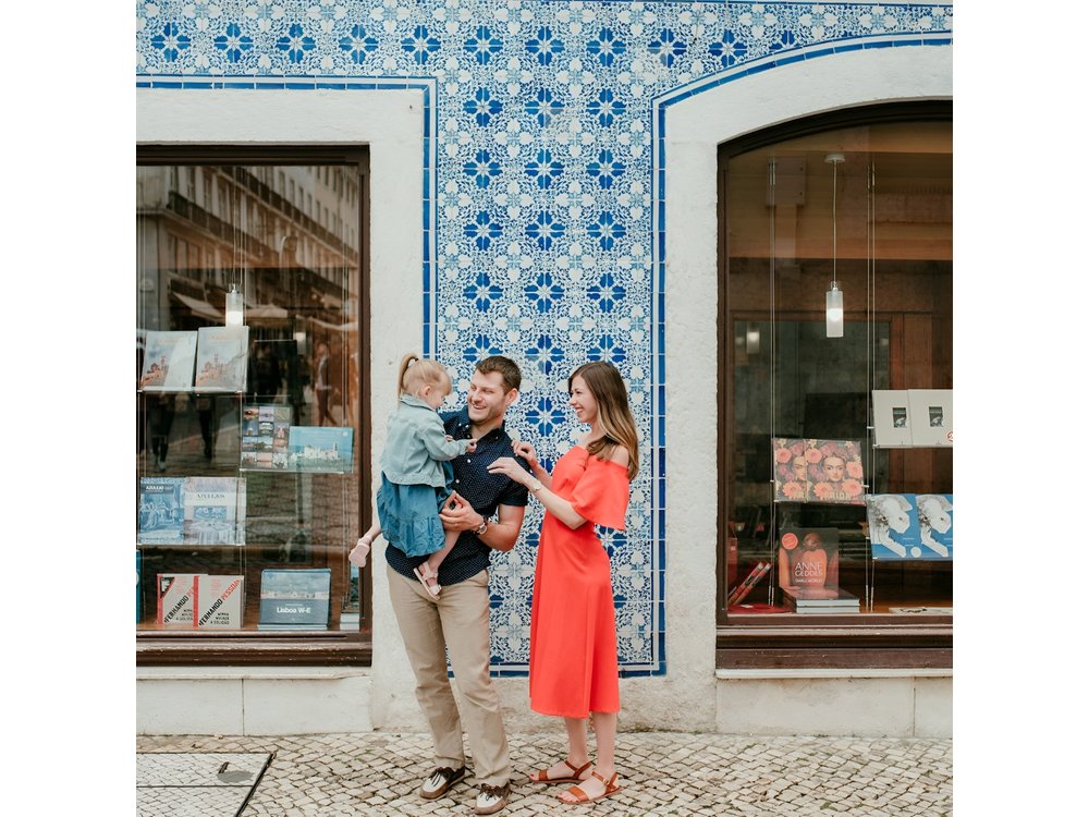 Private Vacation Photography Session with Local Photographer in Lisbon