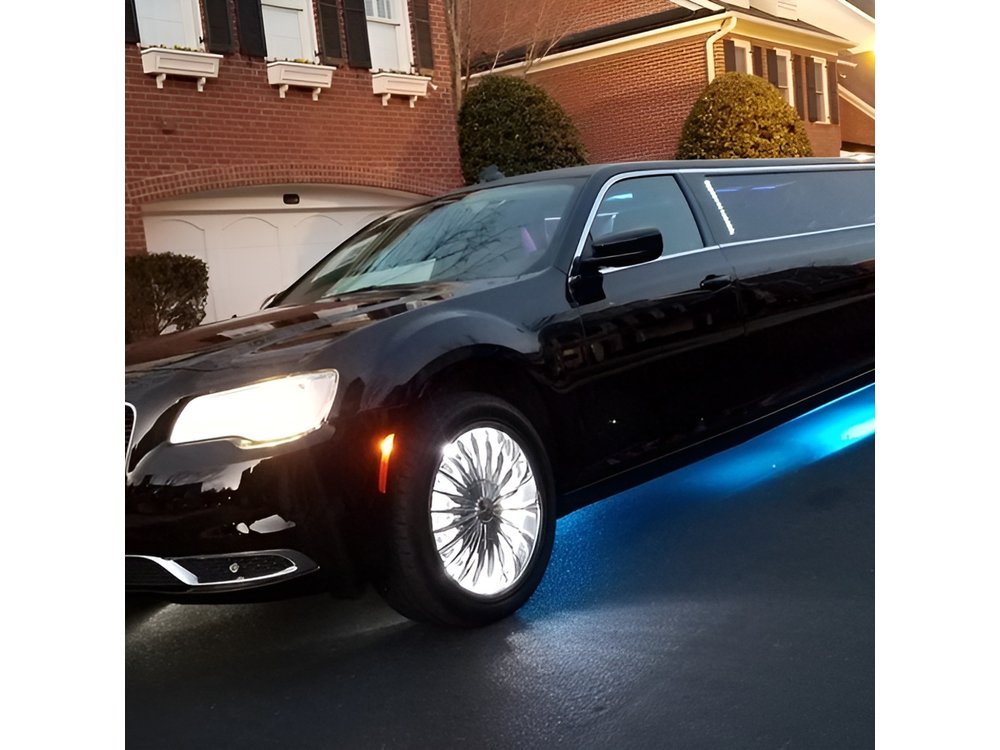 Las Vegas Strip at night like a Star with champagne by luxury limo - 3 or 5 hrs