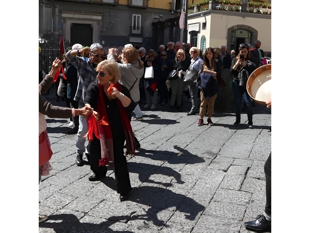 Walking Tour of Naples with Traditional Music