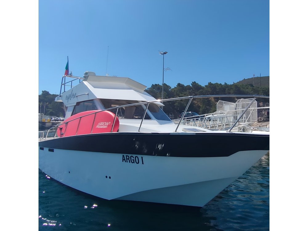 Sesimbra: Private Yacht tour in Arrábida Secret Beaches and Bays