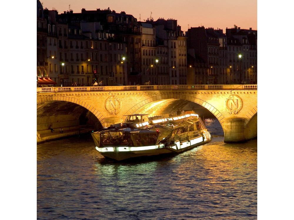 Bateaux Mouches® New Year's Eve Special Dinner Cruise in Paris