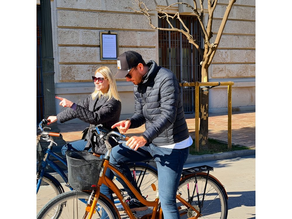 Digital guided 2-Wheel tour- Explore Valencia with a compass!