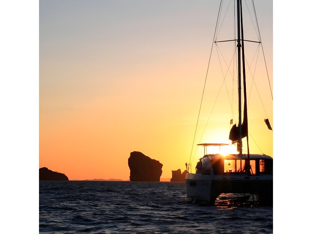Malaga Sunset Cruise and Restaurant Dinner