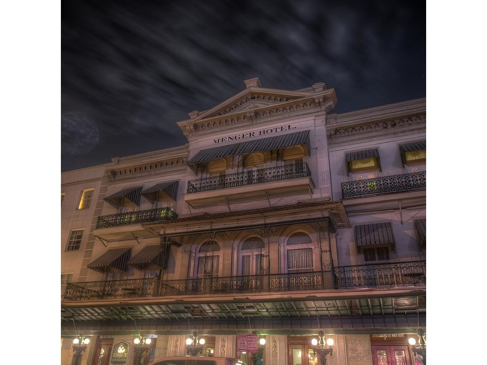 San Antonio Haunted Pub Crawl – Ghosts, Drinks & Historic Bars