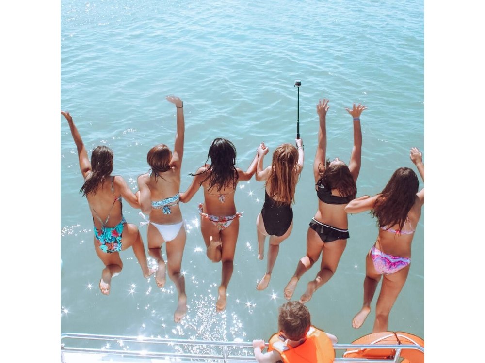 Private Beach Tour on a Luxury Sailing Boat in Lisbon