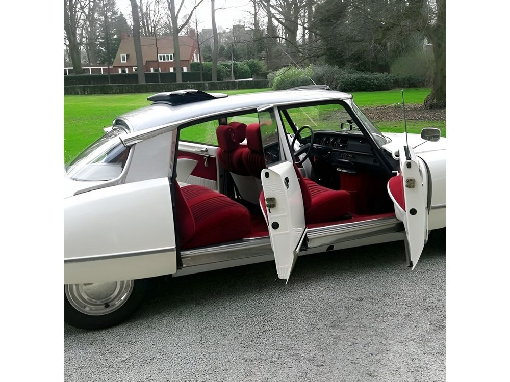 Paris City Tour 2h00 Citroën DS Vintage with Open Roof