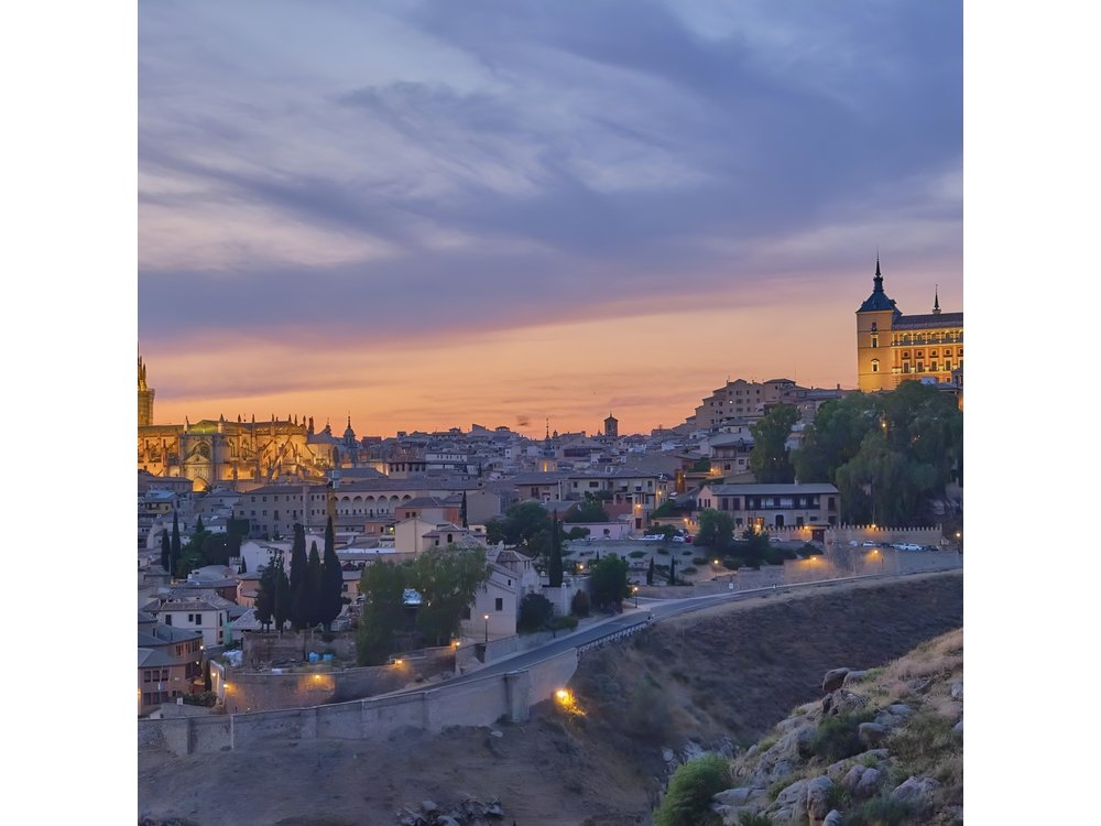Monumental Toledo! Guided tour from Madrid with the Cathedral