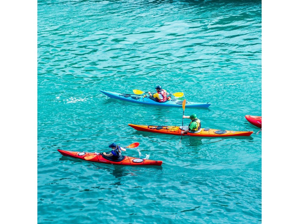 Barcelona: Costa Brava Snorkeling and Kayaking Group with Lunch