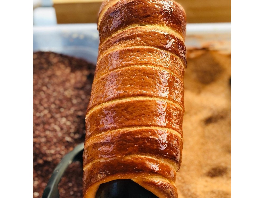 VIP Private Food Prague Tour by car: Food, drinks and boat