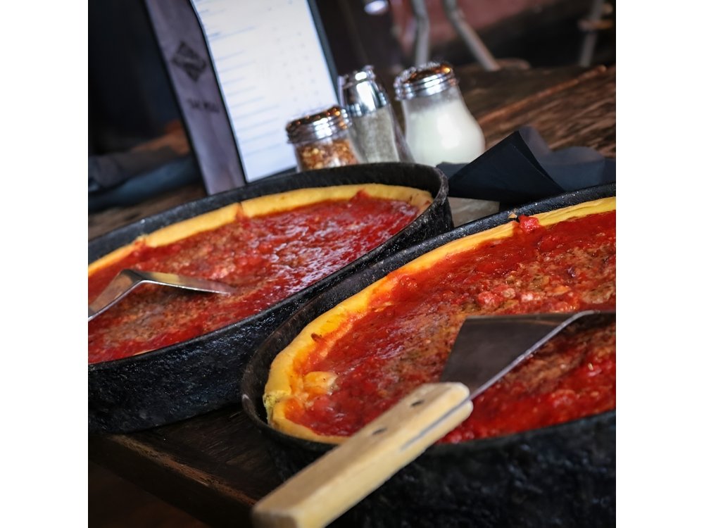 Private Chicago Food Tour with Deep Dish and Beef Sandwich